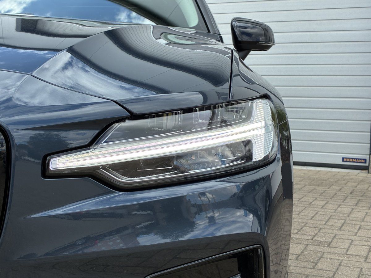 Volvo V60 B4 Plus Dark PANO HUD MEMORY foto 2