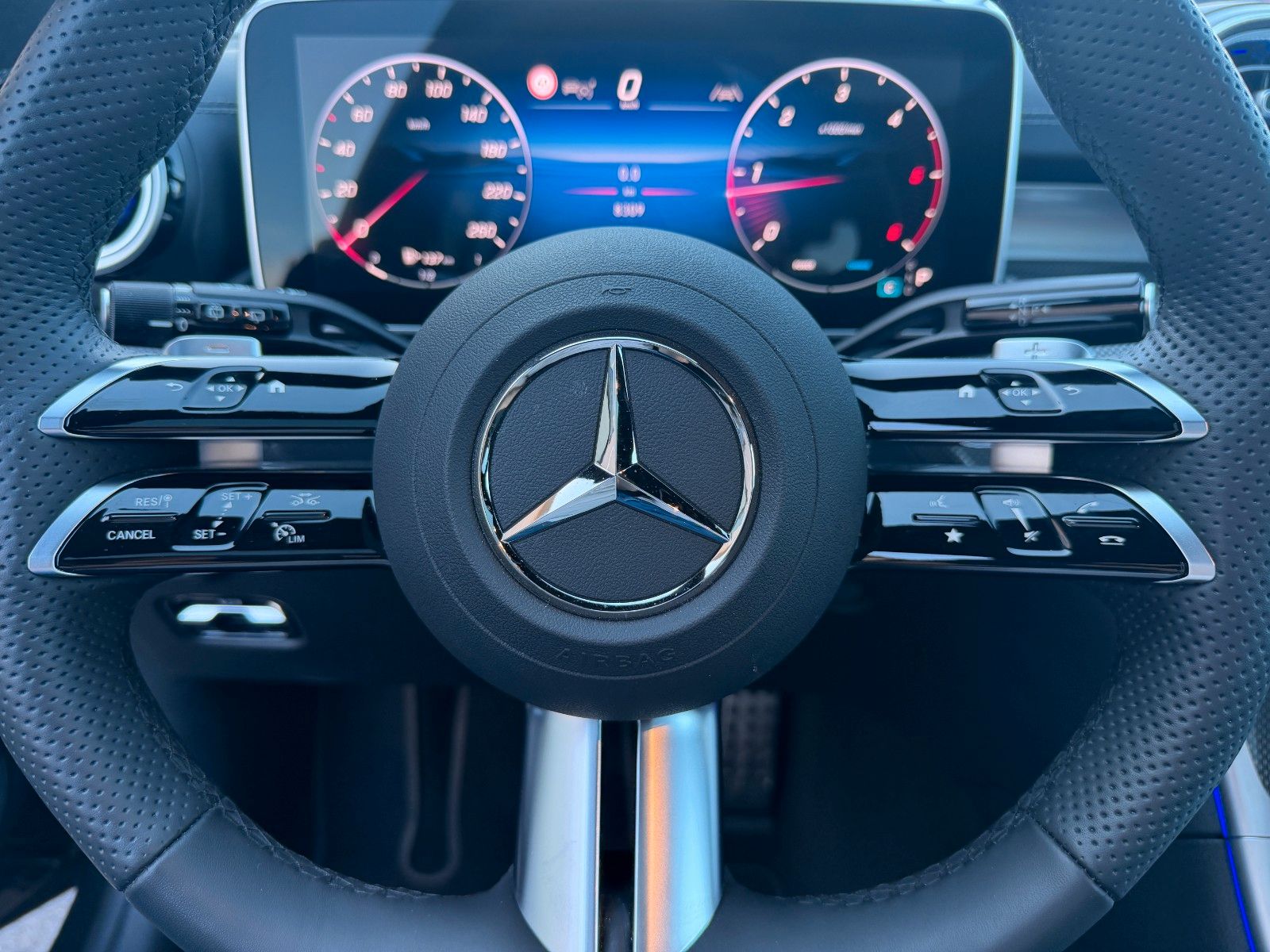 Fahrzeugabbildung Mercedes-Benz C 220 T d Edition AMG AHK+Pano+360°+Distr+Ambien