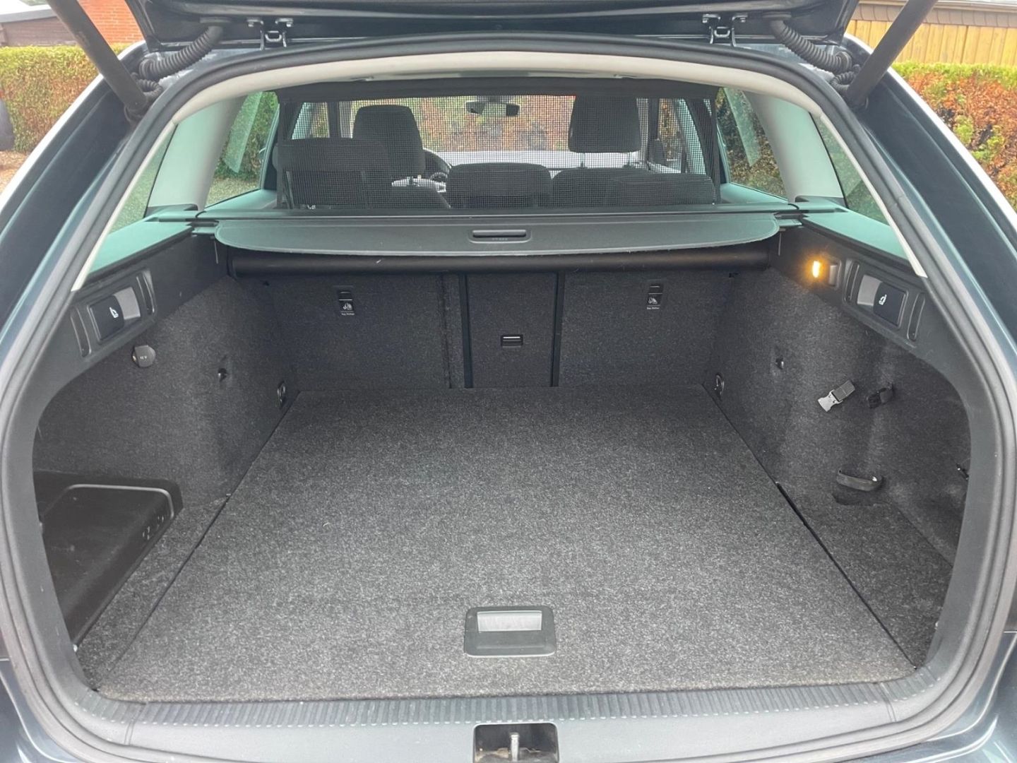 Fahrzeugabbildung SKODA Octavia 1.5 Combi Soleil Standheizung Panorama