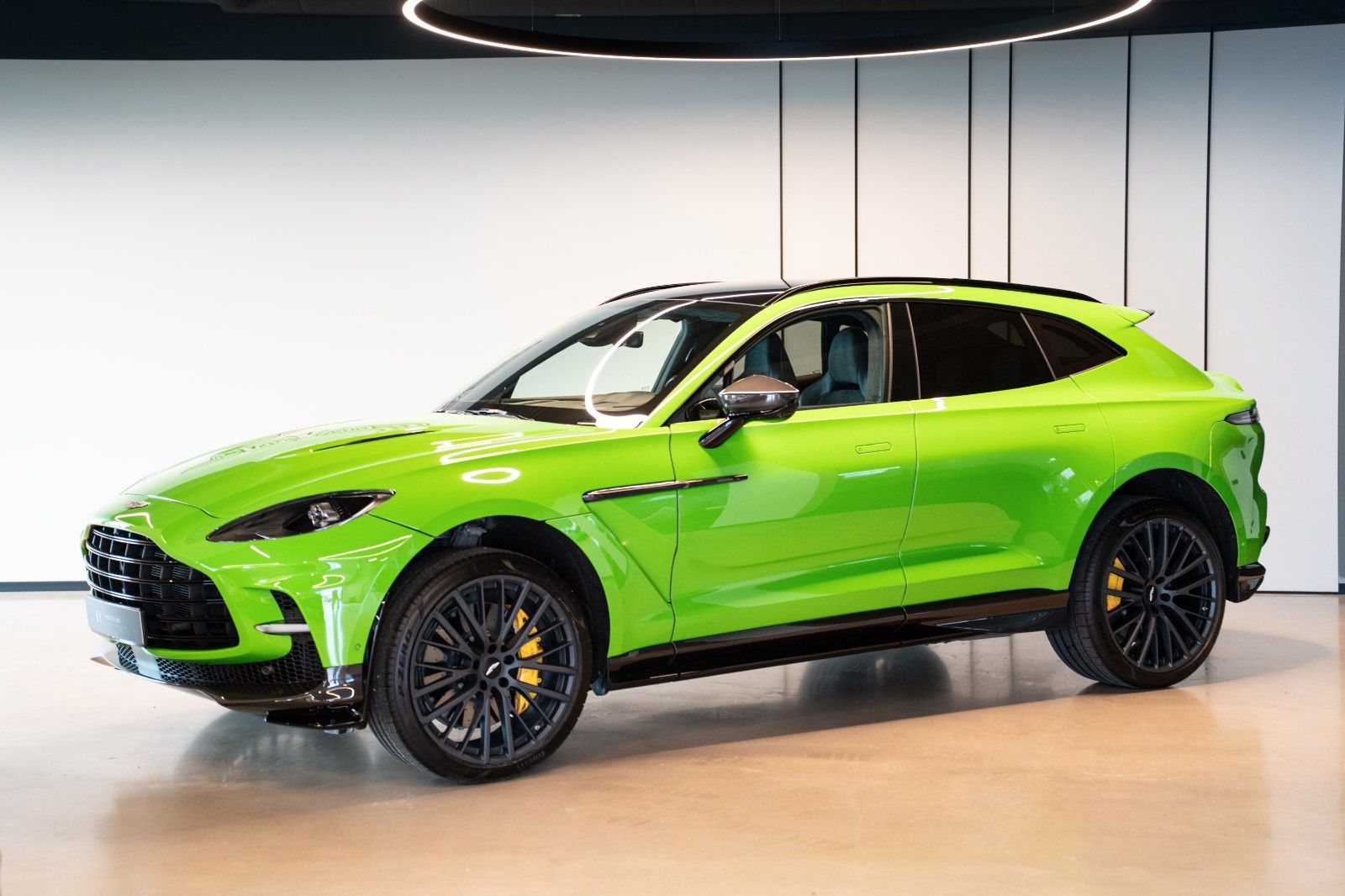 ASTON MARTIN DBX