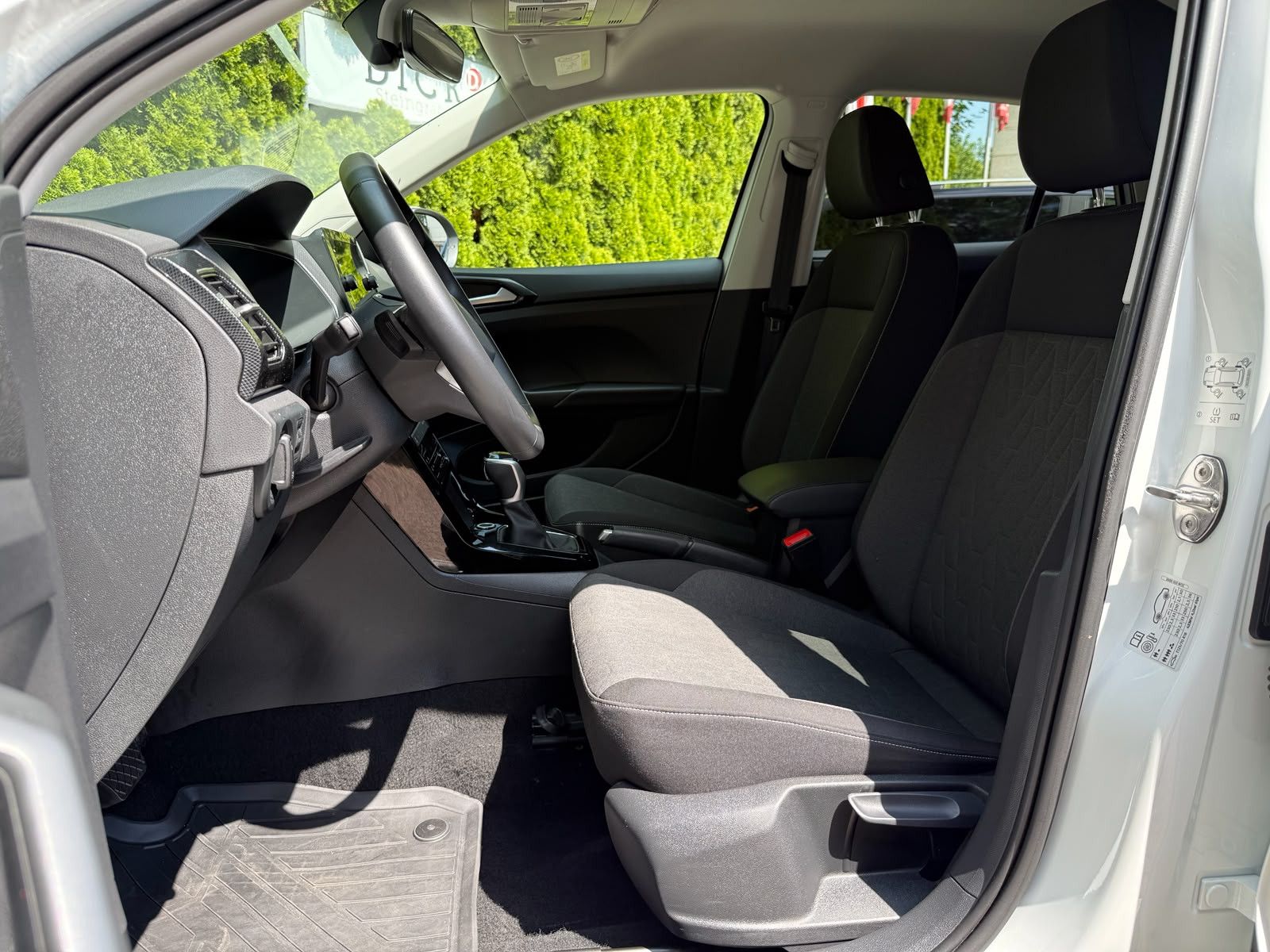 Fahrzeugabbildung Volkswagen T-Cross 1.0 TSI DSG Life LED+KAM+ACC+CARPL+SHZ+