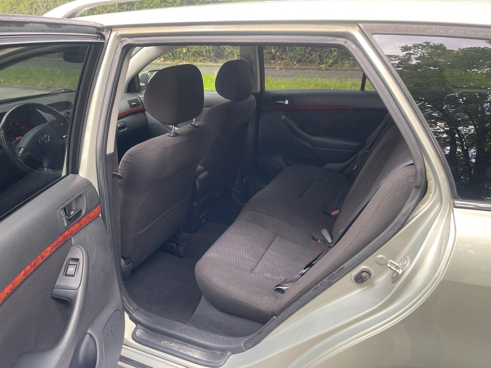 Toyota Avensis 2005 — photo 8