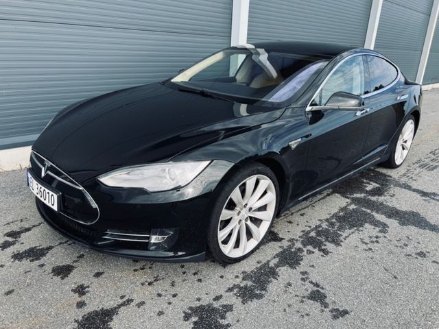 Tesla Model S 85 -Free SuperCharging