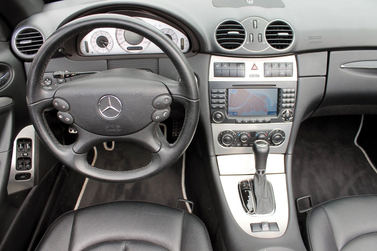 Fahrzeugabbildung Mercedes-Benz CLK 350 Cabrio Avantgarde Autom. Navi Temp. PDC