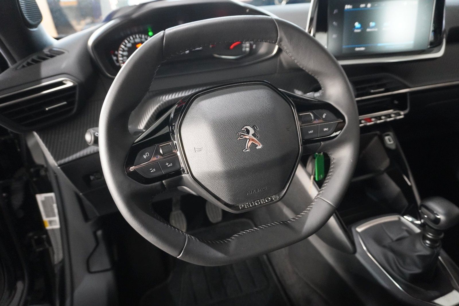 Fahrzeugabbildung Peugeot 2008 1.2T ACTIVE PACK NAVI/LED/KAMERA/SPORT/SH