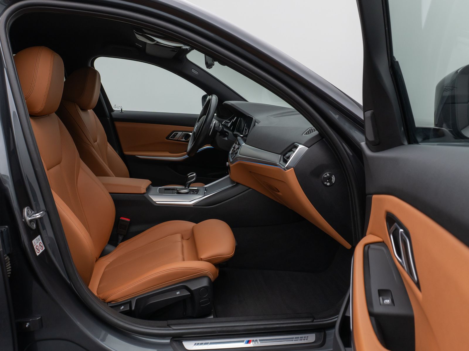 Fahrzeugabbildung BMW 330e  M Sport Kamera Laser HUD DAB HiFi Komfort