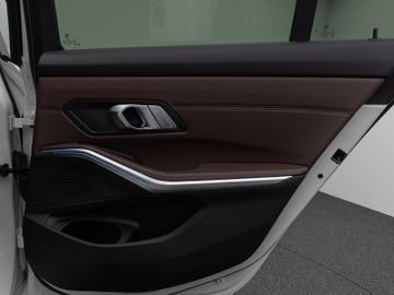 Fahrzeugabbildung BMW 320e 360°Laser DAB HiFi WLAN Komfort Alarm Sport