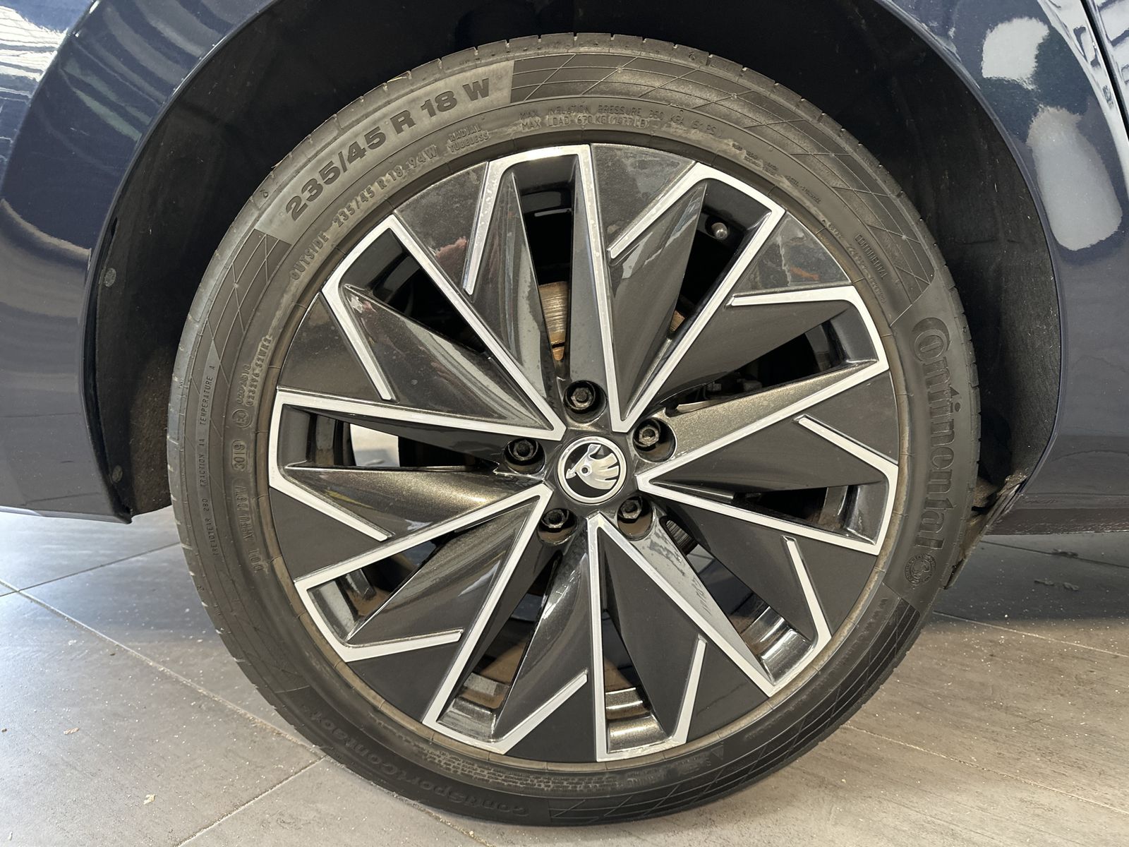 Fahrzeugabbildung SKODA Superb Combi 1.5 TSI DSG L&K NAV+LED+VCOCK+ACC