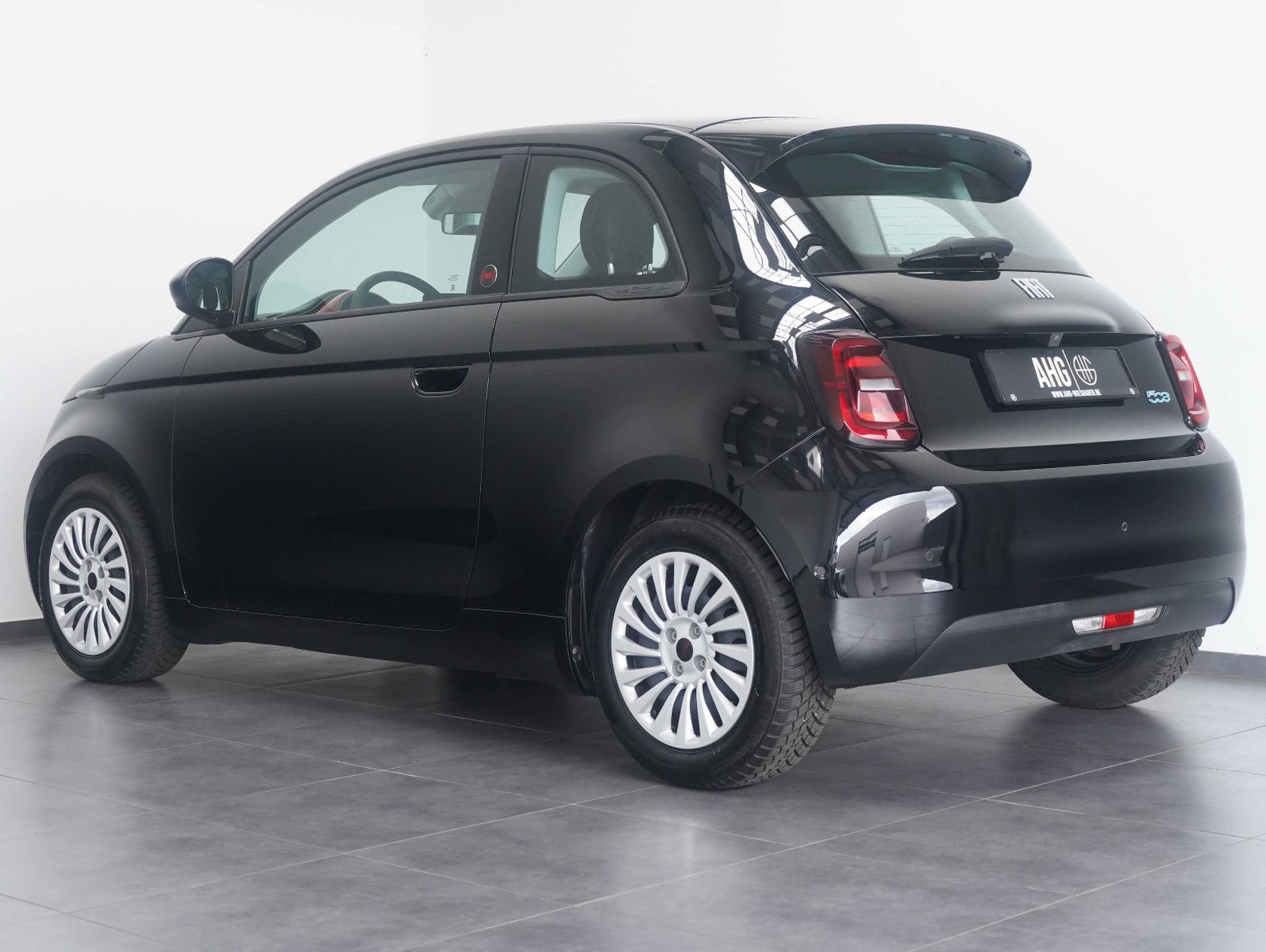 Fahrzeugabbildung Fiat 500e Red 70KW/23,8kWh/DC-LADEN/KAMERA