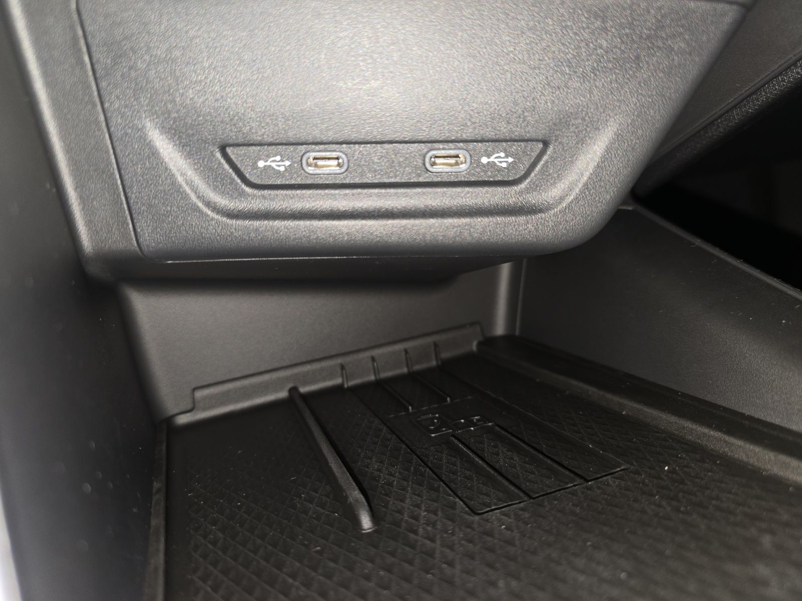 Fahrzeugabbildung CUPRA Terramar 2.0 TSI DSG 4Drive America's Cup Limite