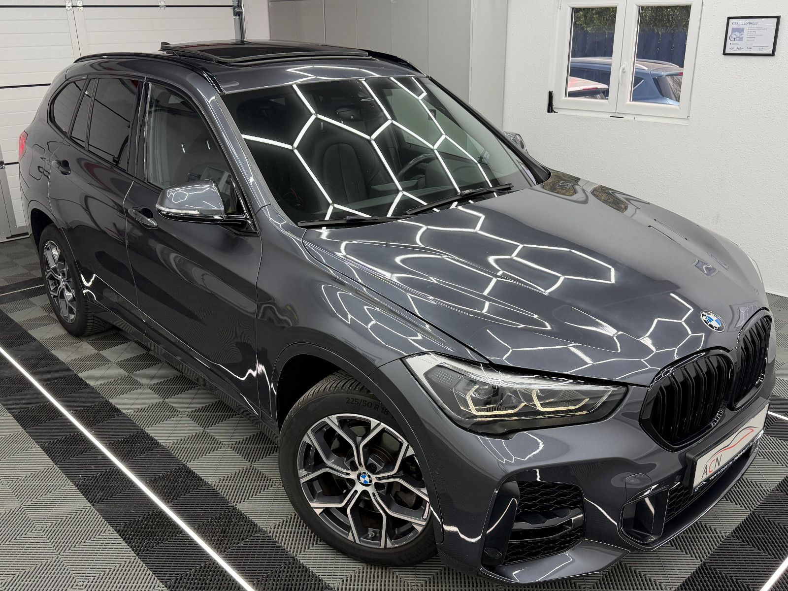 Fahrzeugabbildung BMW X1 sDrive 20 d M SPORT/KAM/LED/PANO/ACC