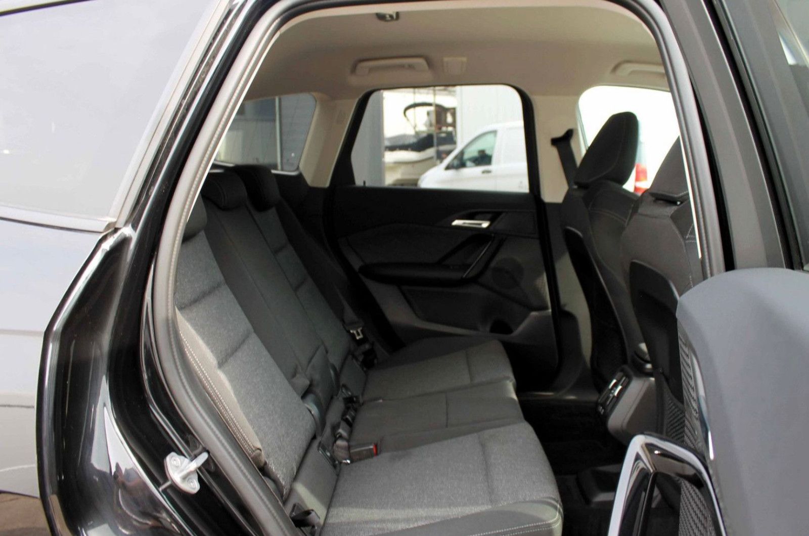 Fahrzeugabbildung BMW X1 sDrive 18i Steptr. ACC KAM PDC LED NAV AHK