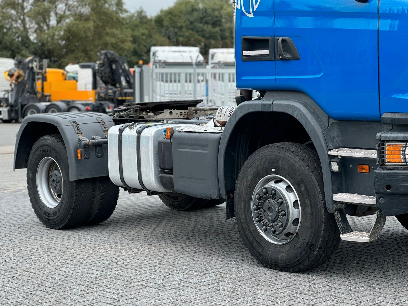 Fahrzeugabbildung Scania G450 4x4H BB Sattelzugmaschine Kipp-Hydraulik