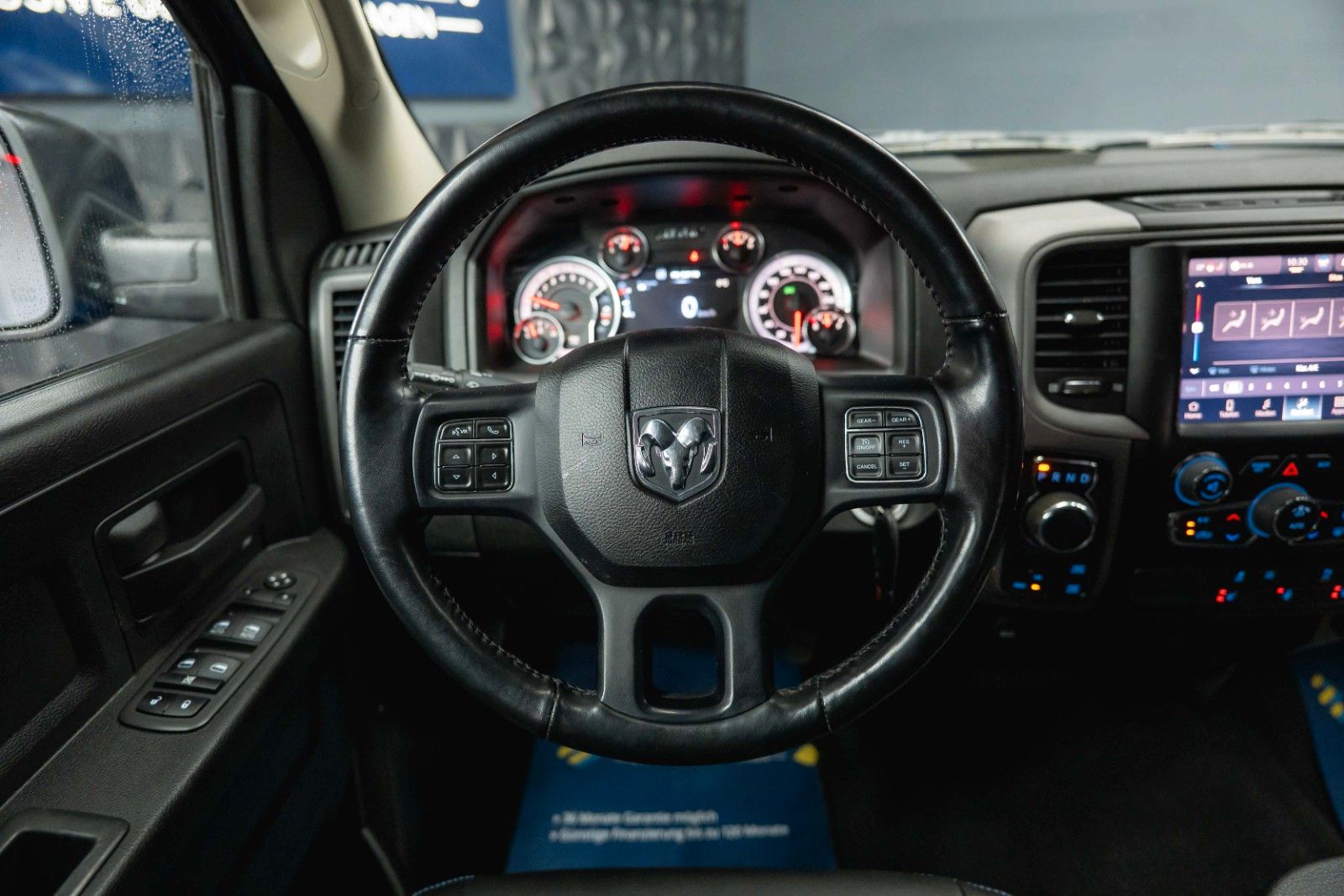 Fahrzeugabbildung Dodge RAM 5.7 V8 HEMI 4x4 OFFROAD Night-Paket *LED*