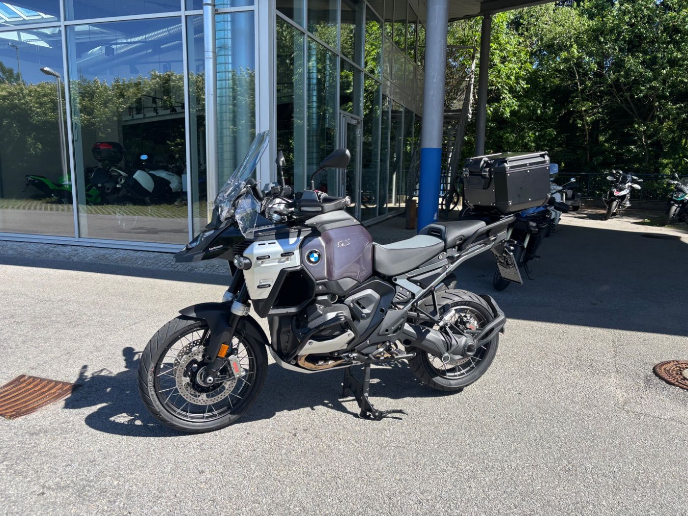 Fahrzeugabbildung BMW R 1300 GS Adventure Triple Black Dynamik-Paket