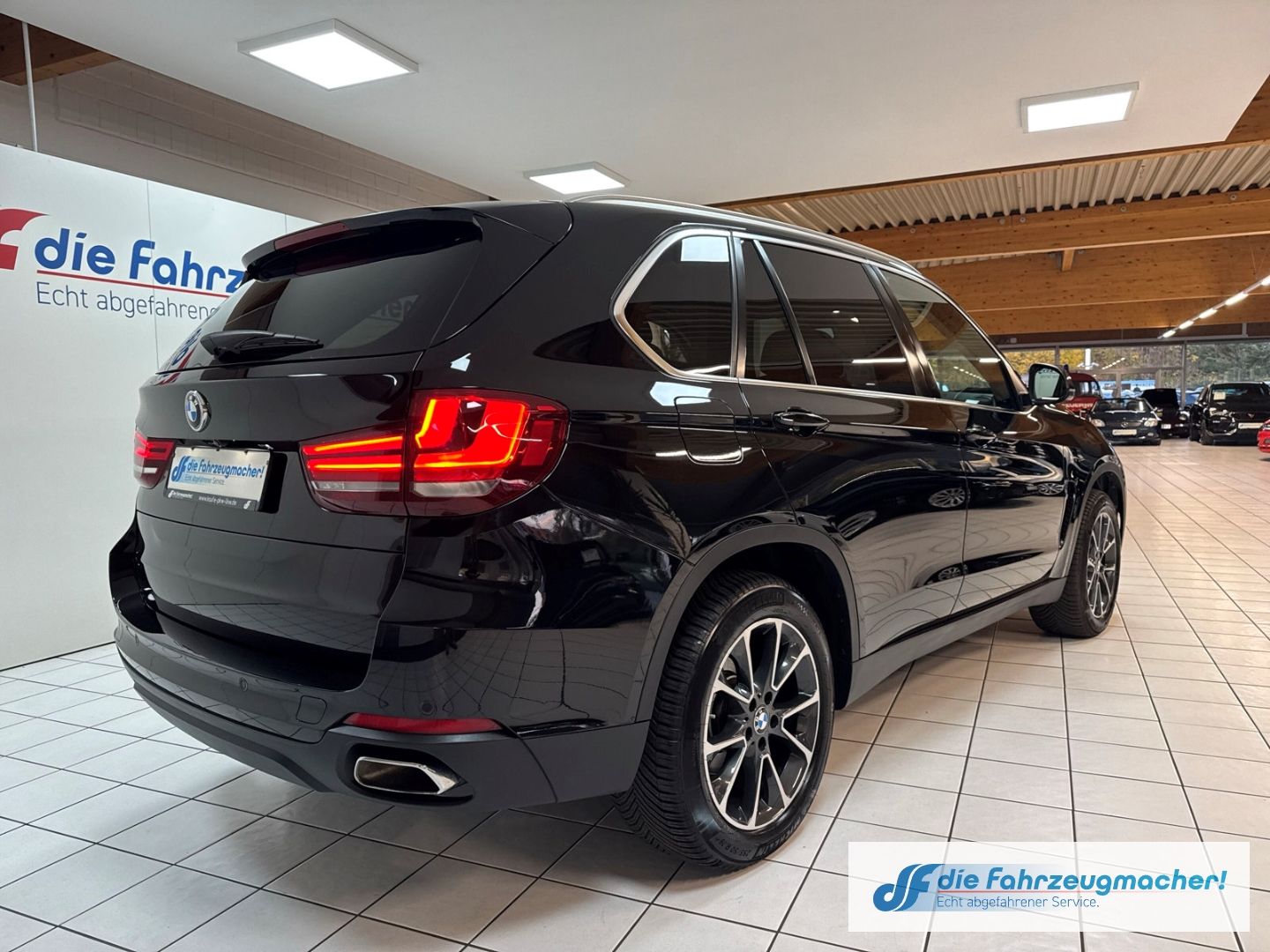 Fahrzeugabbildung BMW X5 xDrive 30 d HUD AHK-klappbar Navi Leder Memor