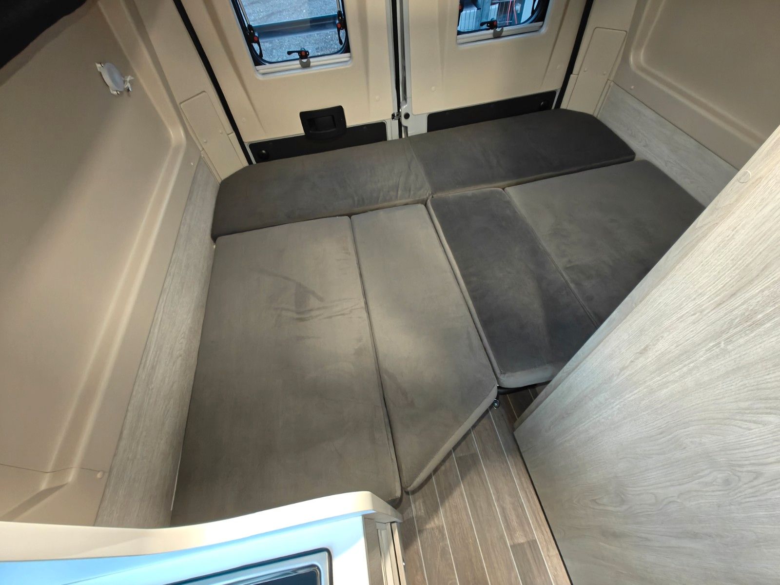 Fahrzeugabbildung Roller Team Livingstone Next 540 - SAT, TV, Solar, Kamera -