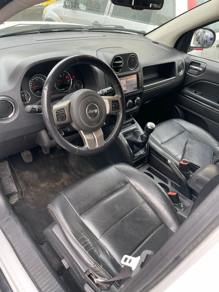 Jeep Compass 2012 — photo 8