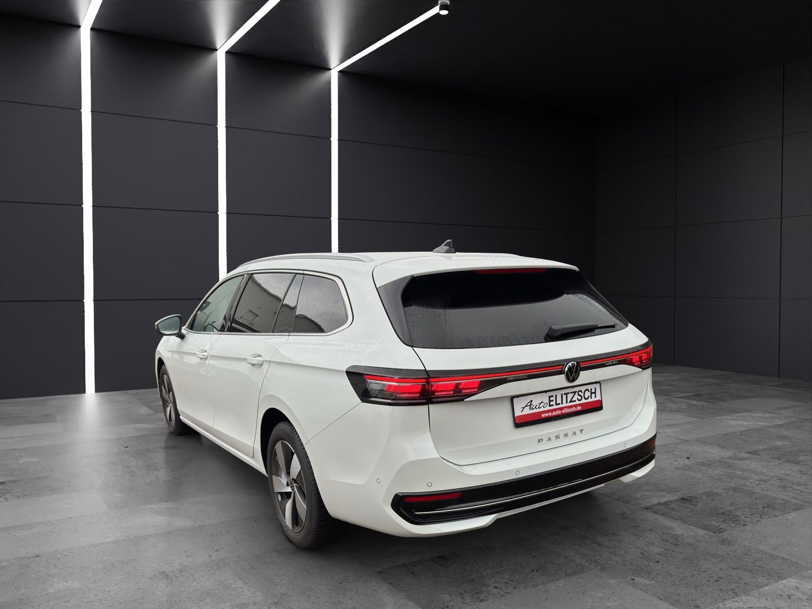 Fahrzeugabbildung Volkswagen Passat TDI Elegance DSG Matrix Standhzg AHK Navi