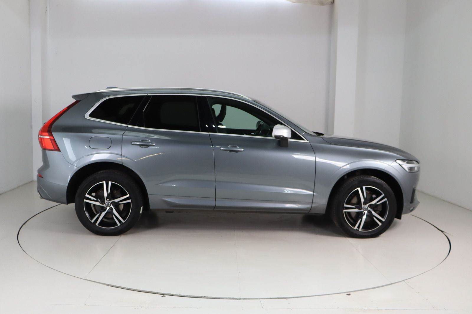 Fahrzeugabbildung Volvo XC60 D4 AWD R - Design aus 1. Hand