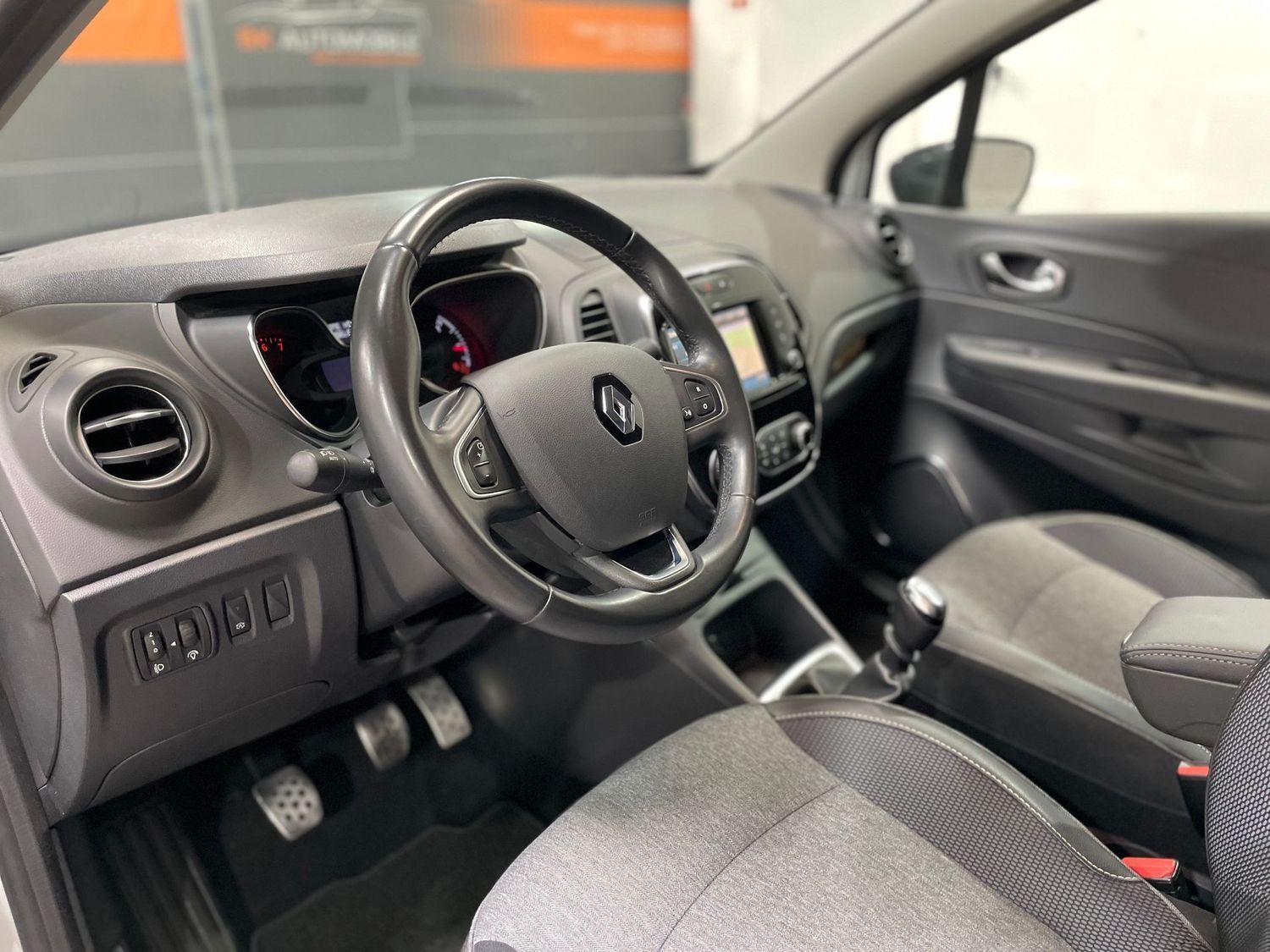 Fahrzeugabbildung Renault Captur Intens #LED#Kamera#Navi#PDC