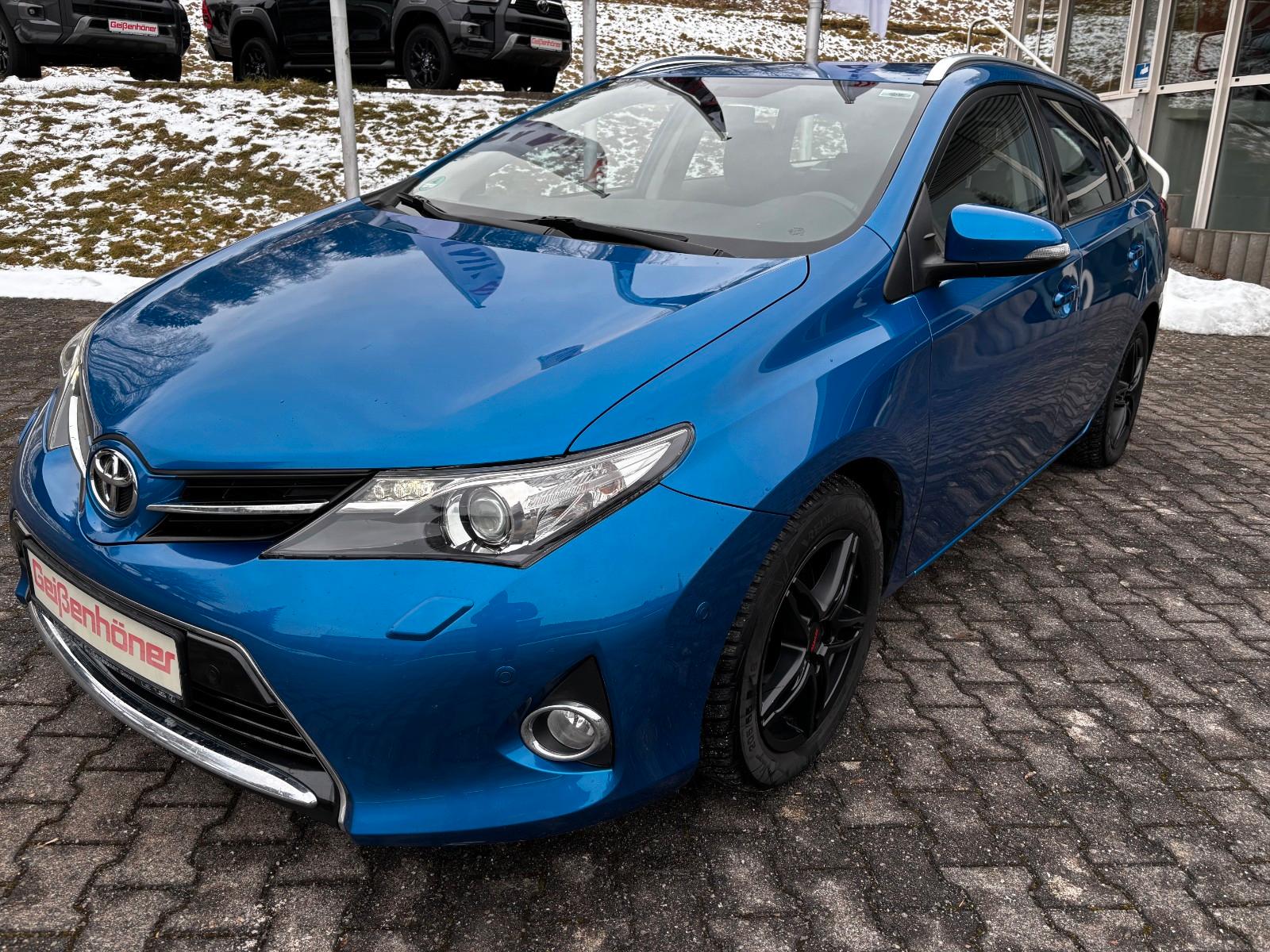 Toyota Auris Touring Sports Life+