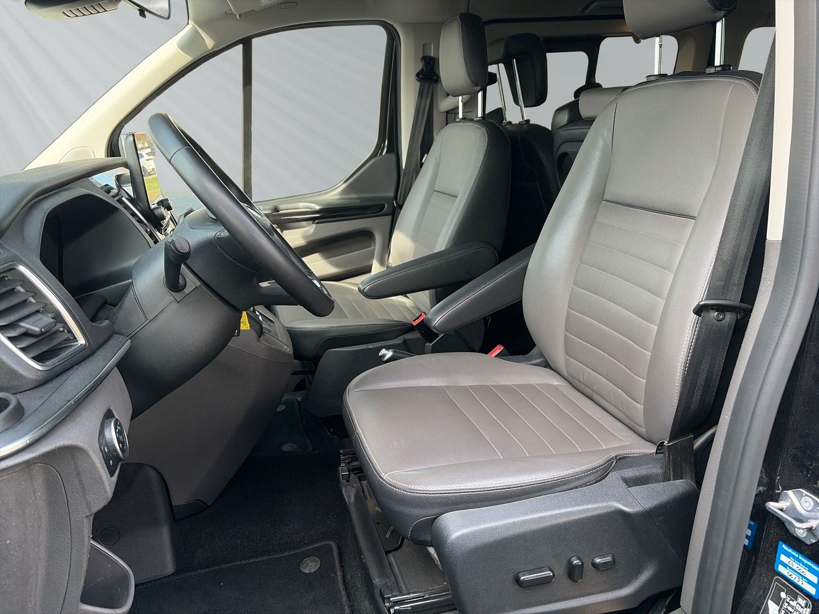 Ford Tourneo Custom foto 16