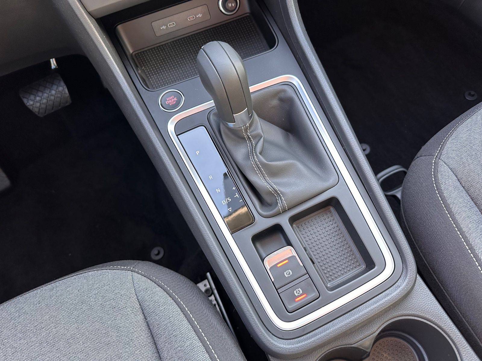 Fahrzeugabbildung SEAT Ateca 1.5 TSI Style DSG AHK/Navi/ACC/LED/SHZ/APP