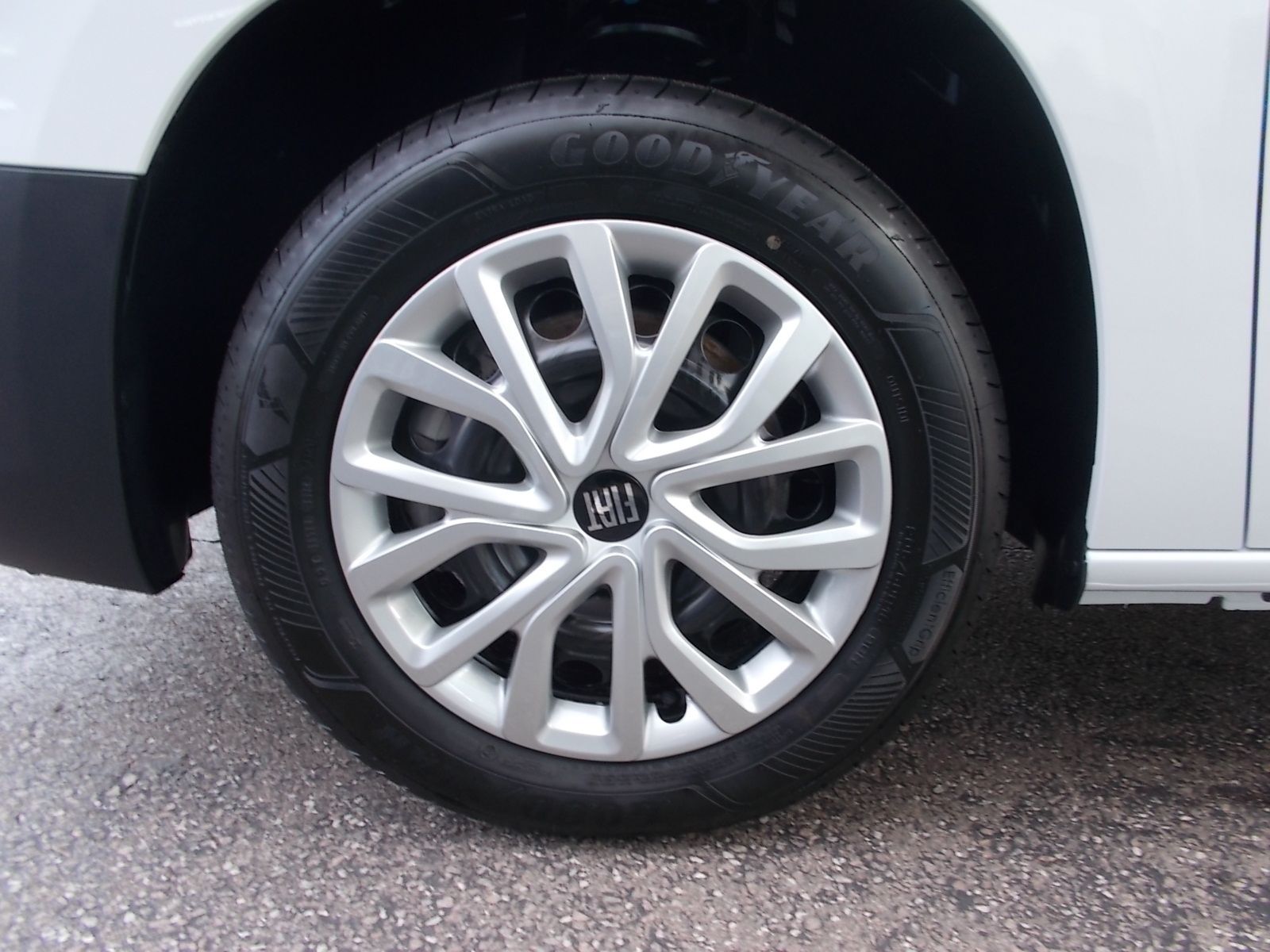 Fahrzeugabbildung Fiat Doblo Kombi L2 1.5 BlueHDi