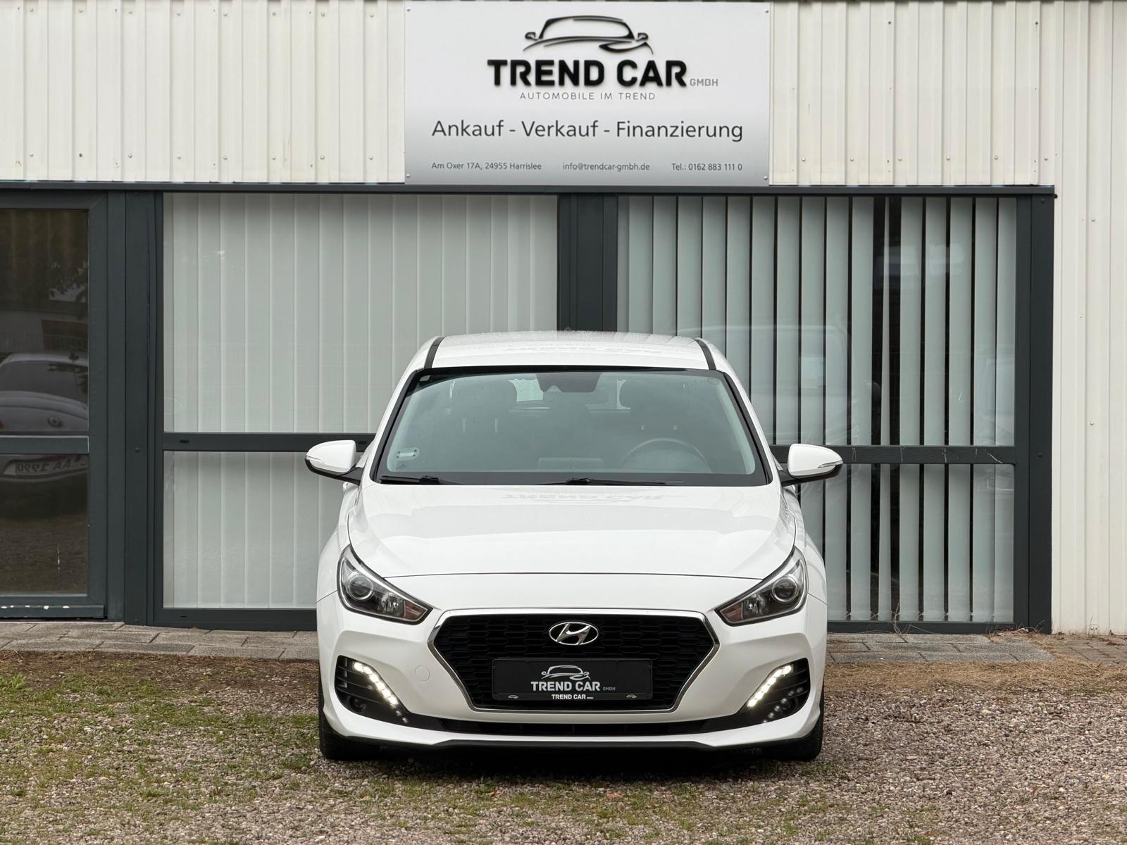 Hyundai i30  KAM NAV LKA AEB TEMPO