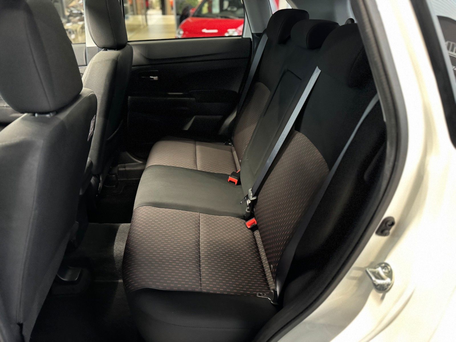 Fahrzeugabbildung Mitsubishi ASX 1.6 Edition+ Black-Paket 2WD "AHK Sitzheizg"