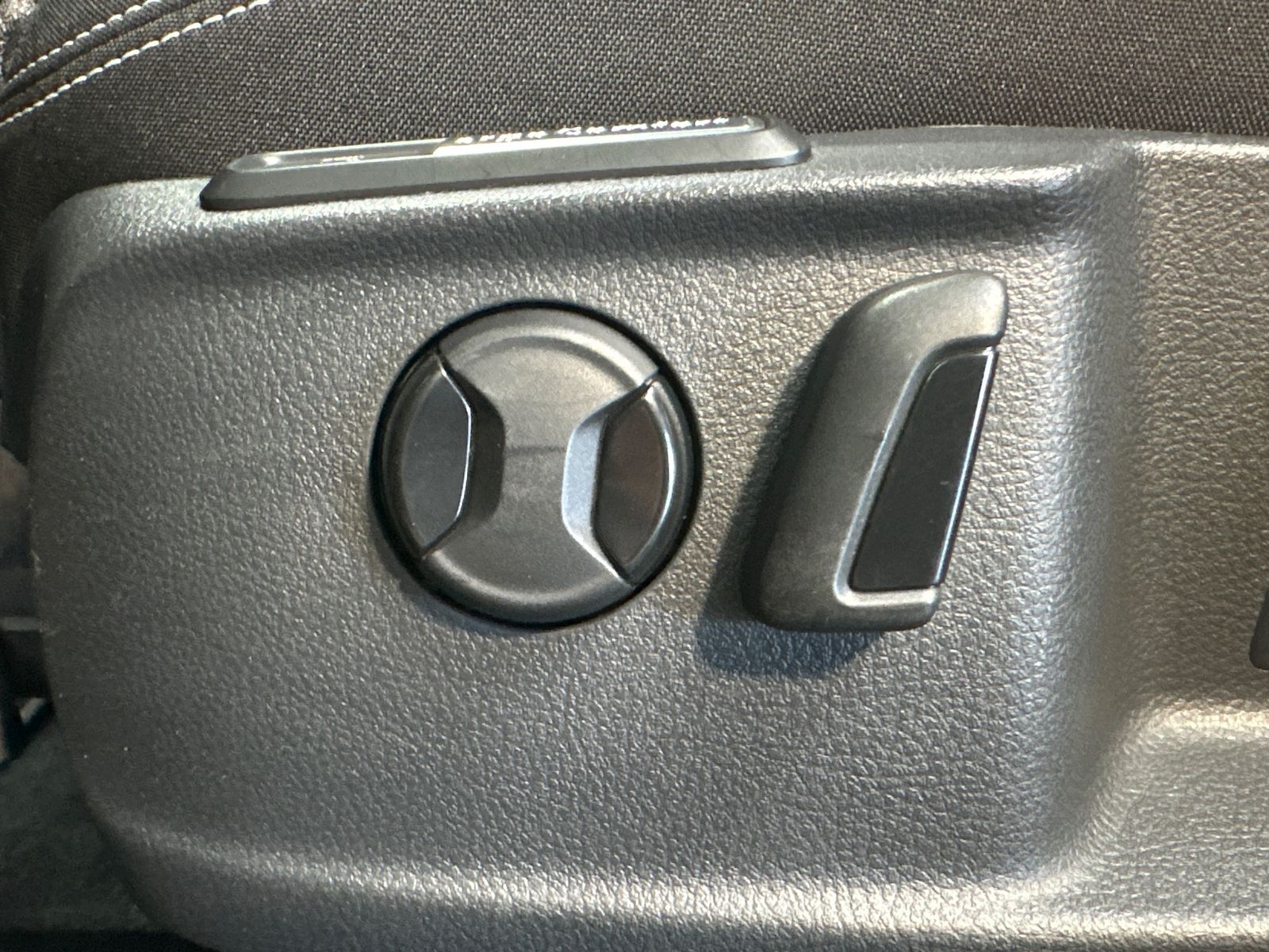 Fahrzeugabbildung Volkswagen Passat Variant 2.0 TDI DSG Business NAV+IQ-LIGHT