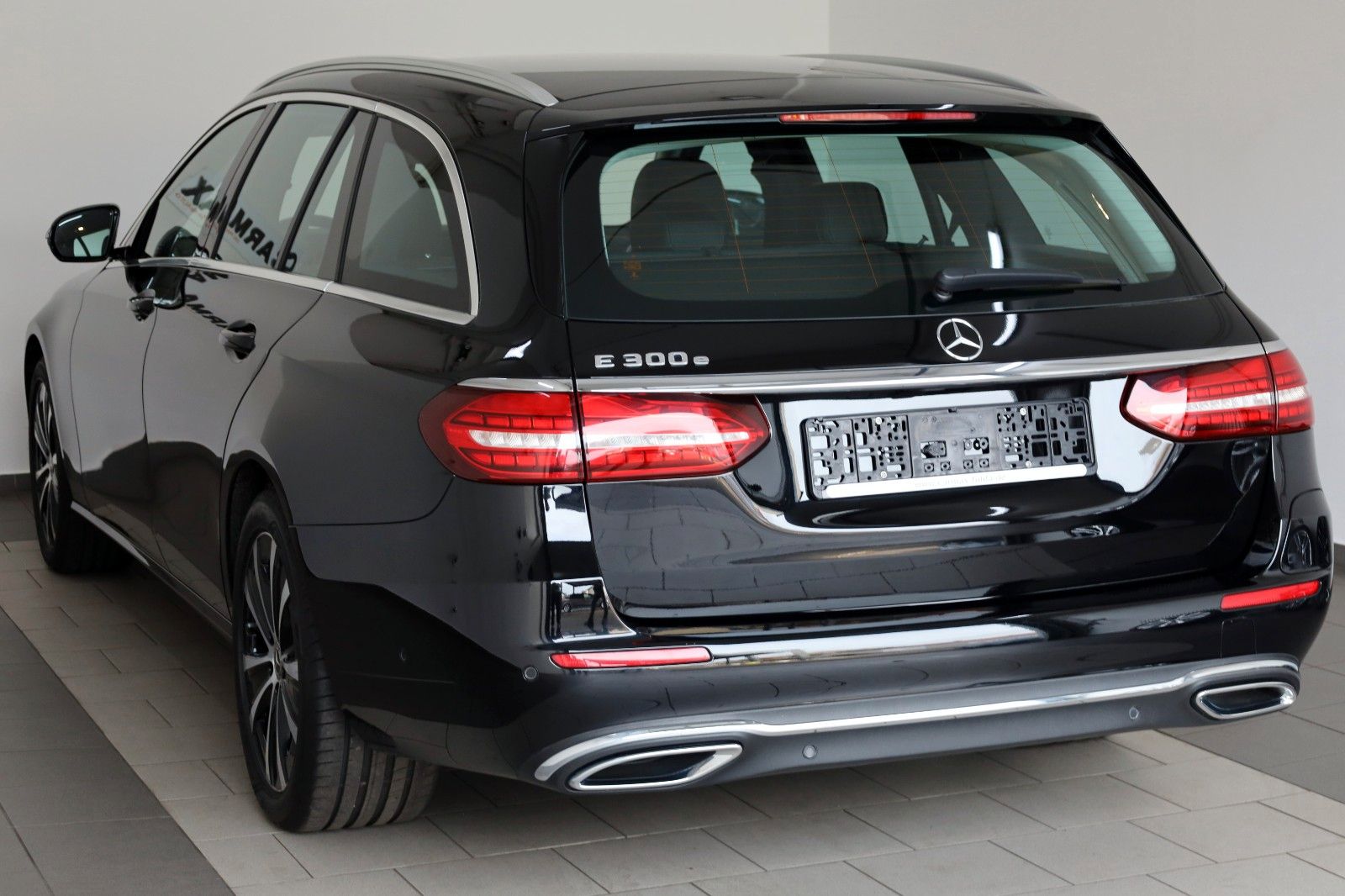 Fahrzeugabbildung Mercedes-Benz E 300 e T Avantgarde,T.Leder,Navi,Kamera,AHK +WR