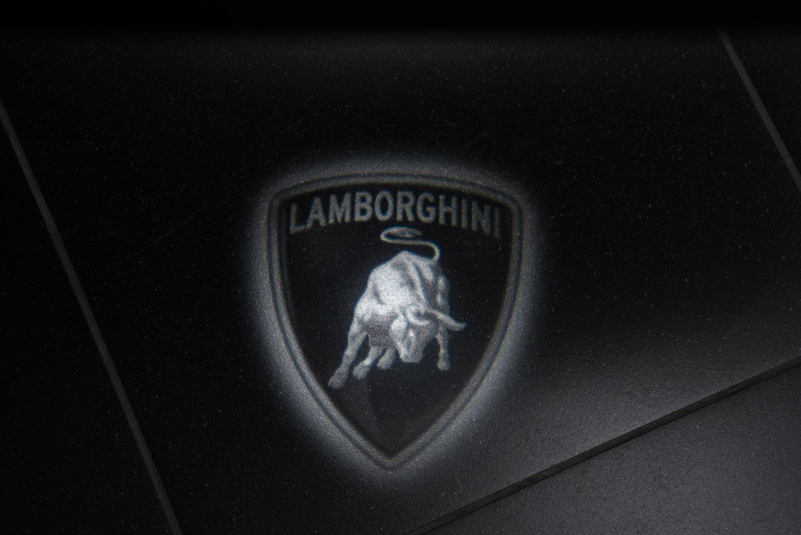 Fahrzeugabbildung Lamborghini Temerario CARBON/LIFT/STYLE PACK/PASSENGER DISP.
