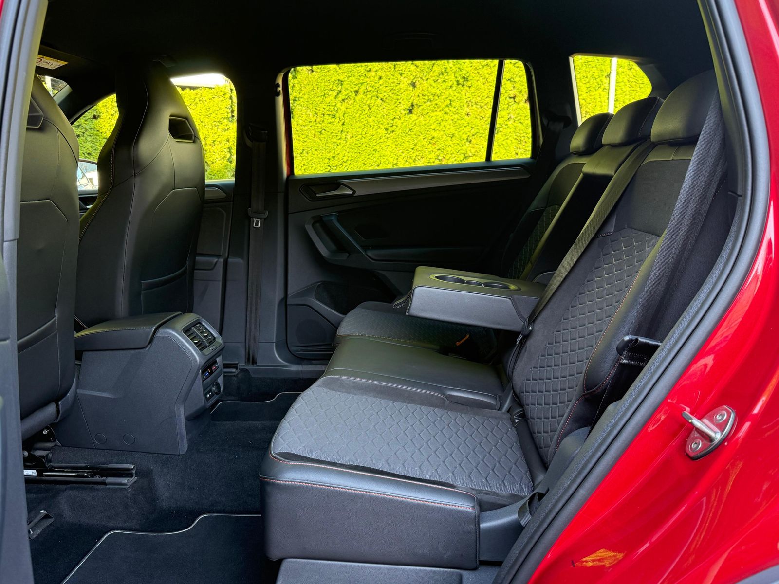 Fahrzeugabbildung SEAT Tarraco 2.0TDI DSG FR LED+NAV+ACC+CARPl+SHZ+MEMO