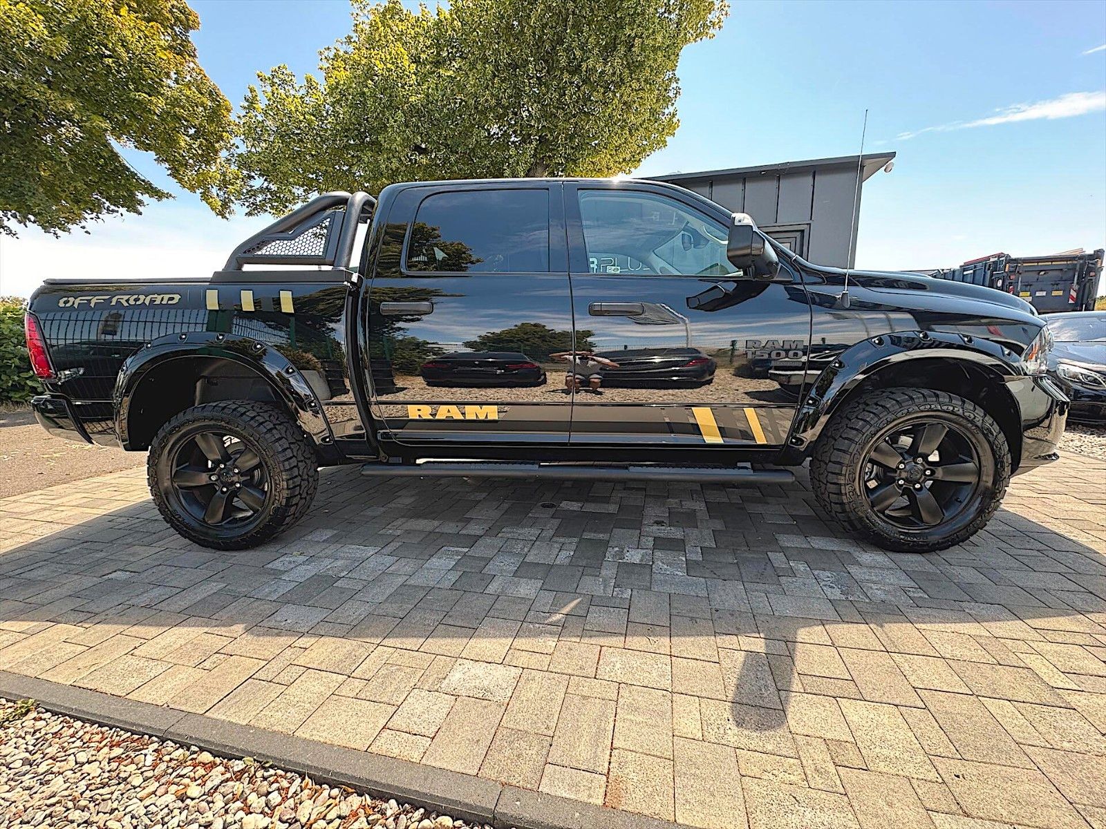 Fahrzeugabbildung Dodge RAM 5.7 V8 HEMI SPORT Offroad NIGHT 4x4 LED