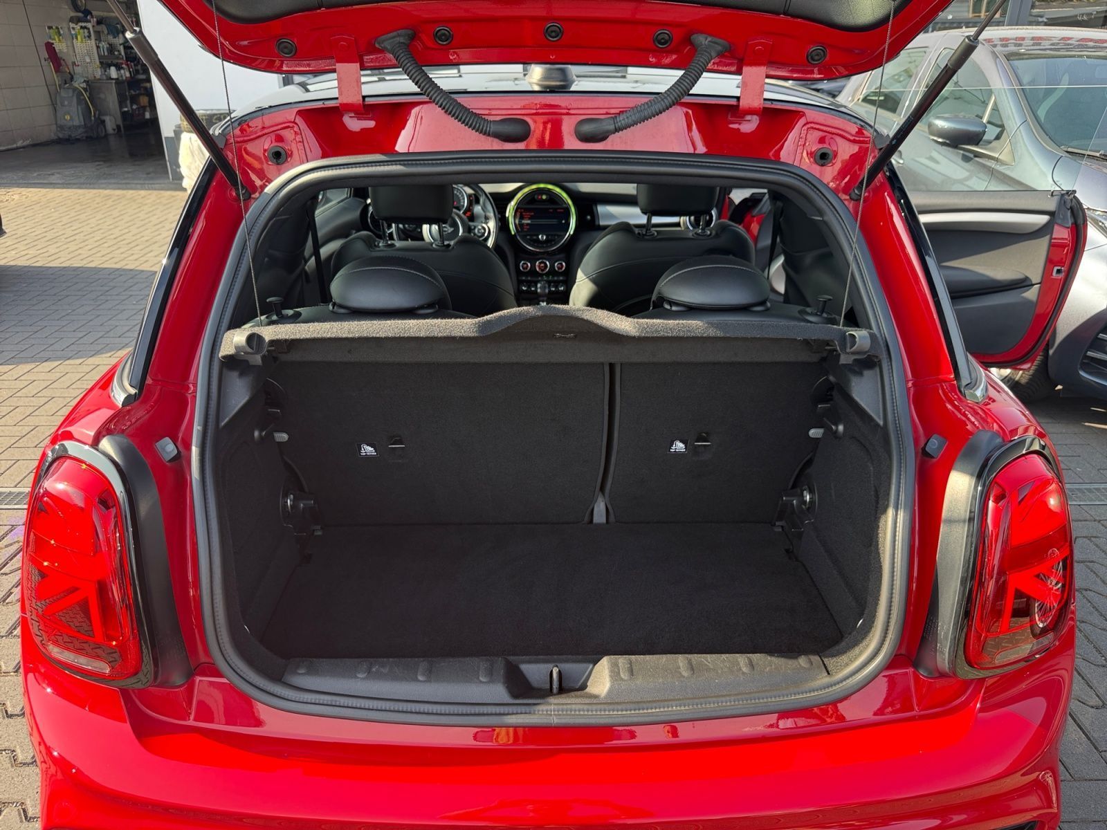 Fahrzeugabbildung MINI Cooper SD Mini Cooper SD *HEAD-UP*HARMAN*RFK