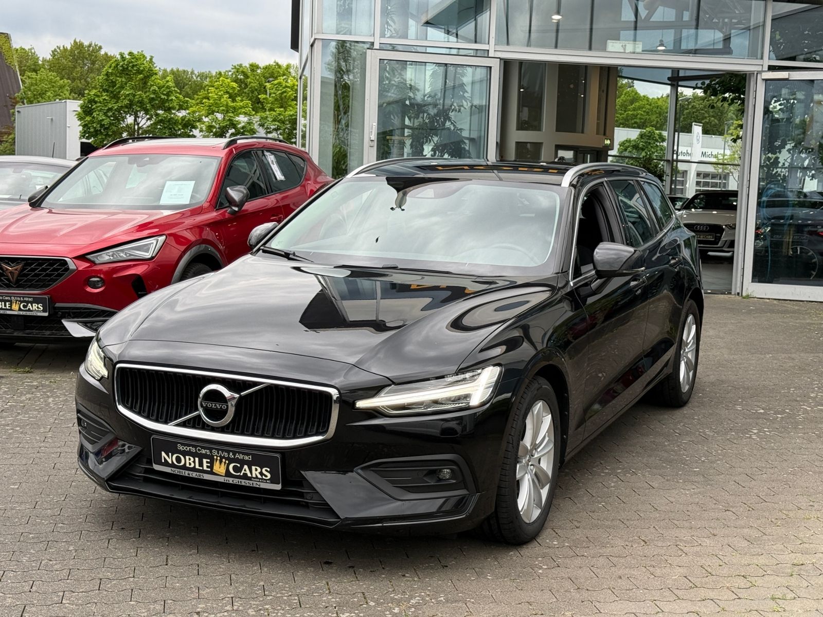 Fahrzeugabbildung Volvo V60 Kombi Momentum Pro ACC BLIS LED