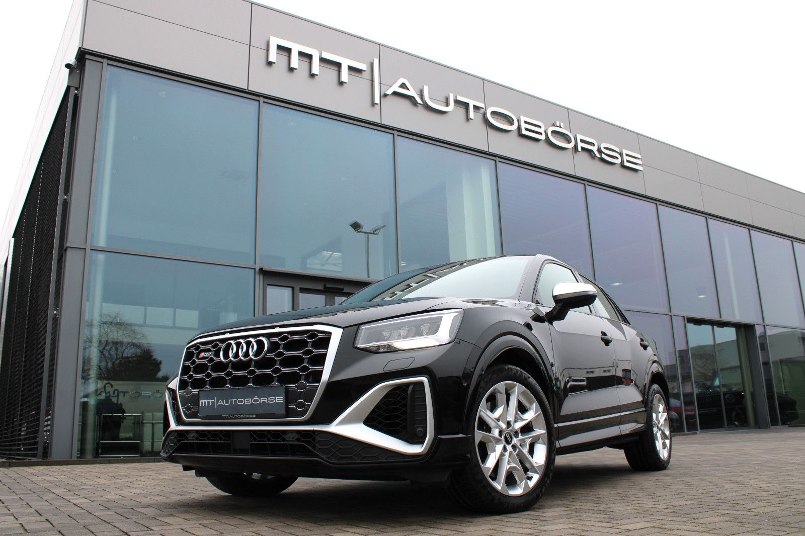 AUDI SQ2 TFSI 300PS AHK/NAV/VIRTUAL/LED/LEDER/8-FACH!