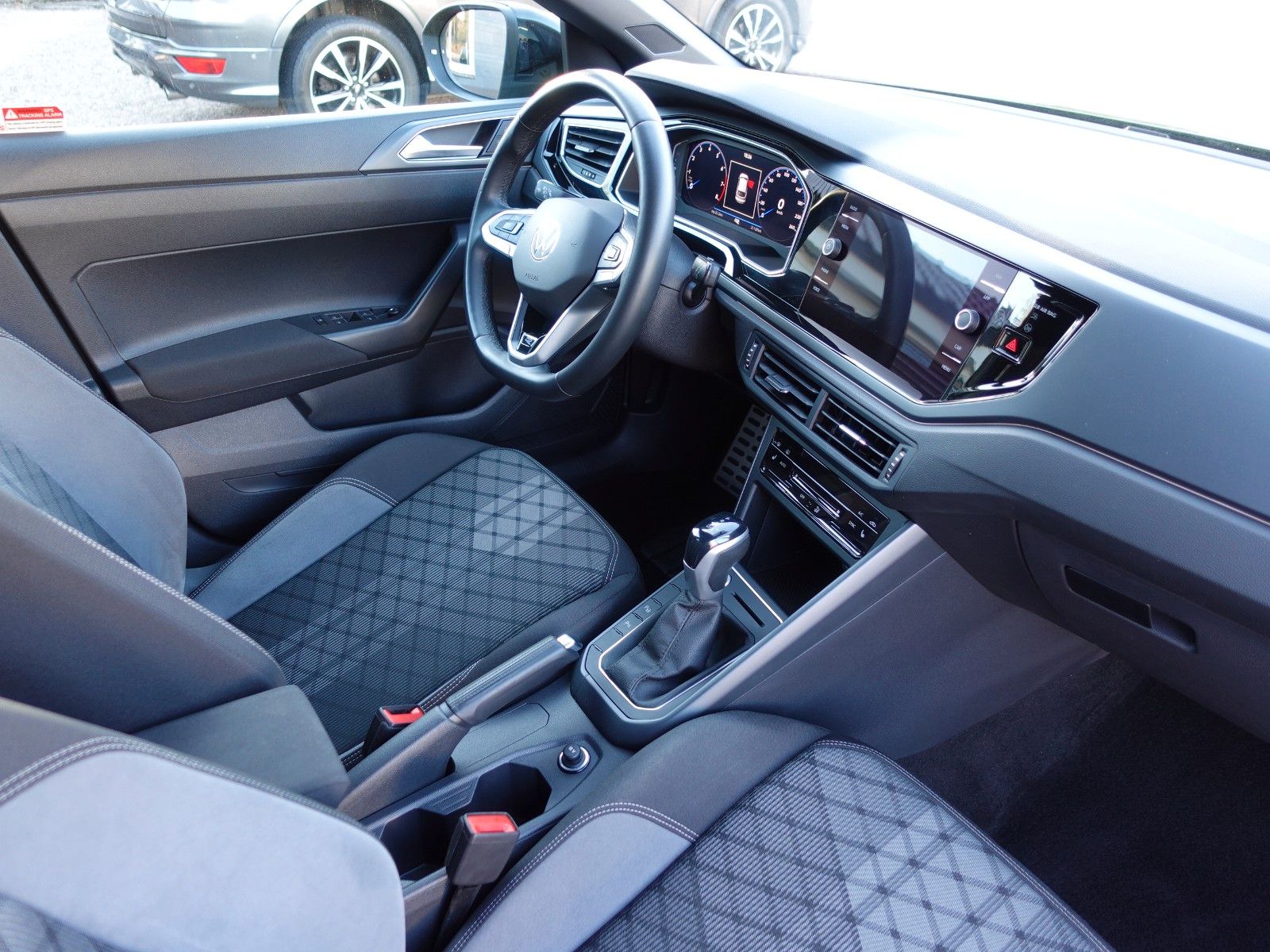 Fahrzeugabbildung Volkswagen Taigo 1.5 TSI DSG R-Line Black Style AHK Assist