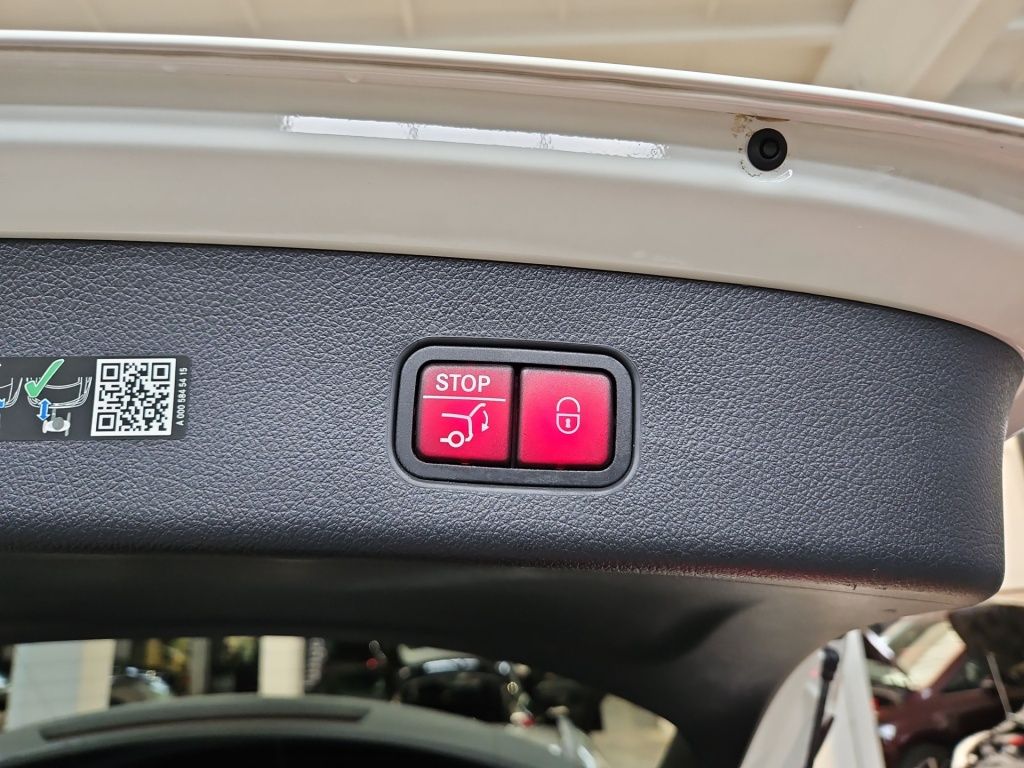 Fahrzeugabbildung Mercedes-Benz GLC 300 4M AMG AHK Distronic+ SDHZ Airmatic 360°