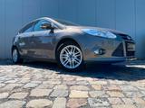 Ford FOCUS 1.6 TITANIUM VOLL SCHECKHEFT SCHEIBENHEIZG - Ford Focus: 1.6