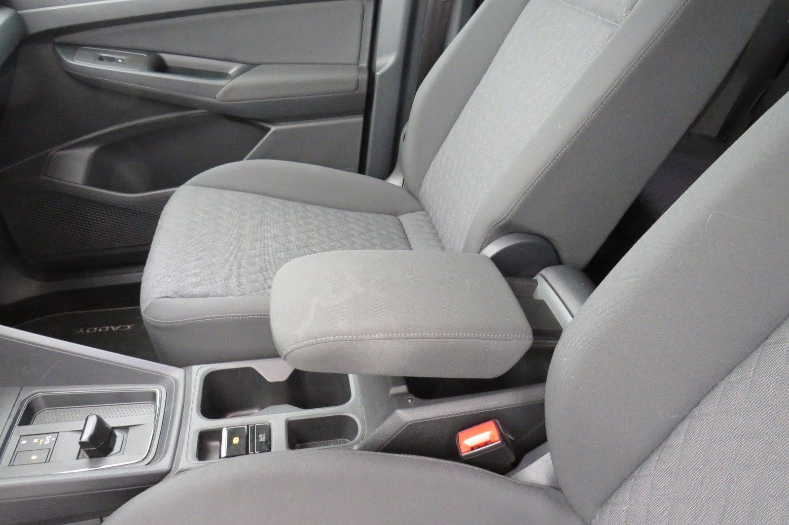 Fahrzeugabbildung Volkswagen Caddy Life DSG NAVI PDC SITZHEIZUNG 1.HD