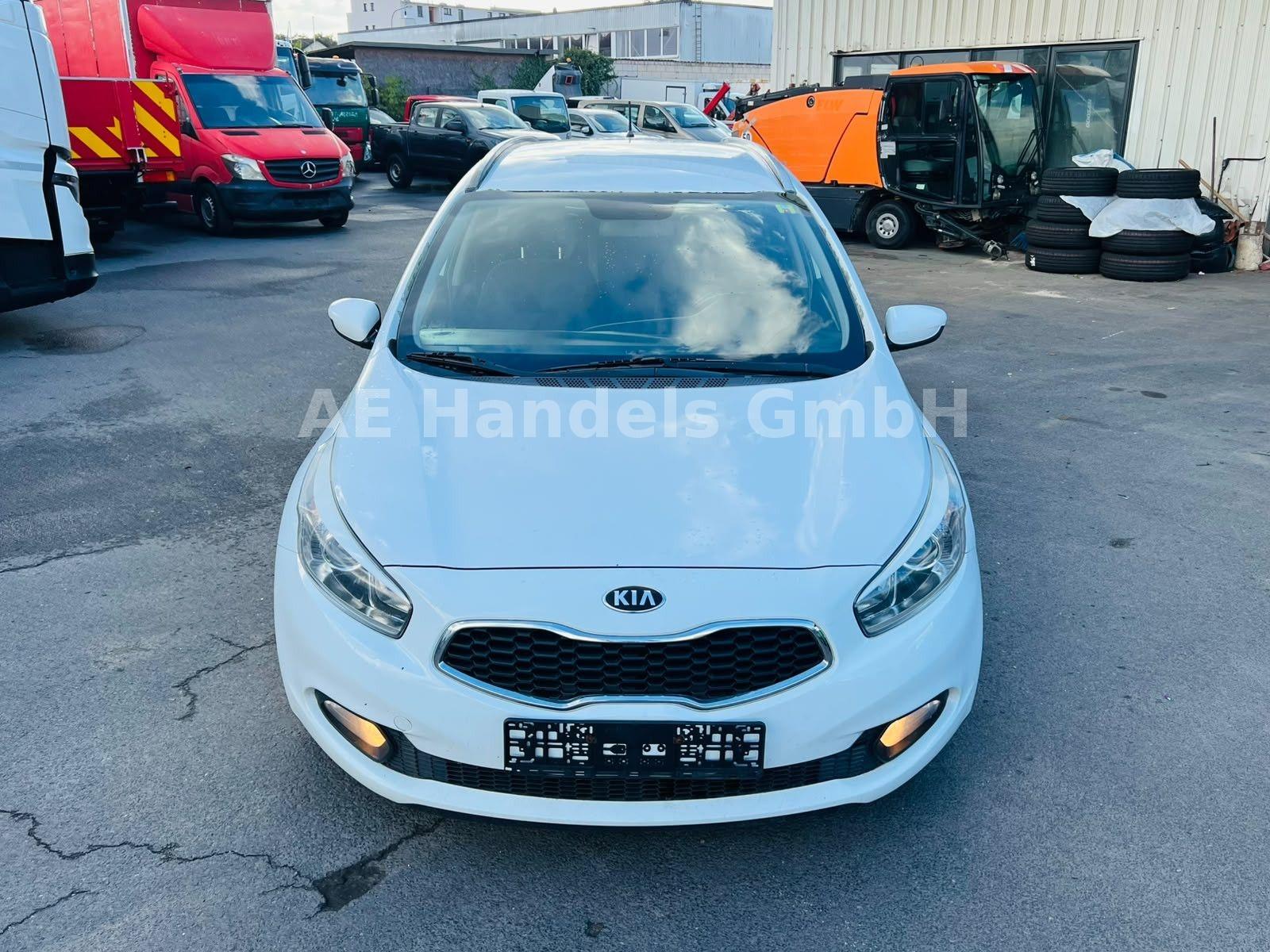 Kia cee'd 2014 — photo 12