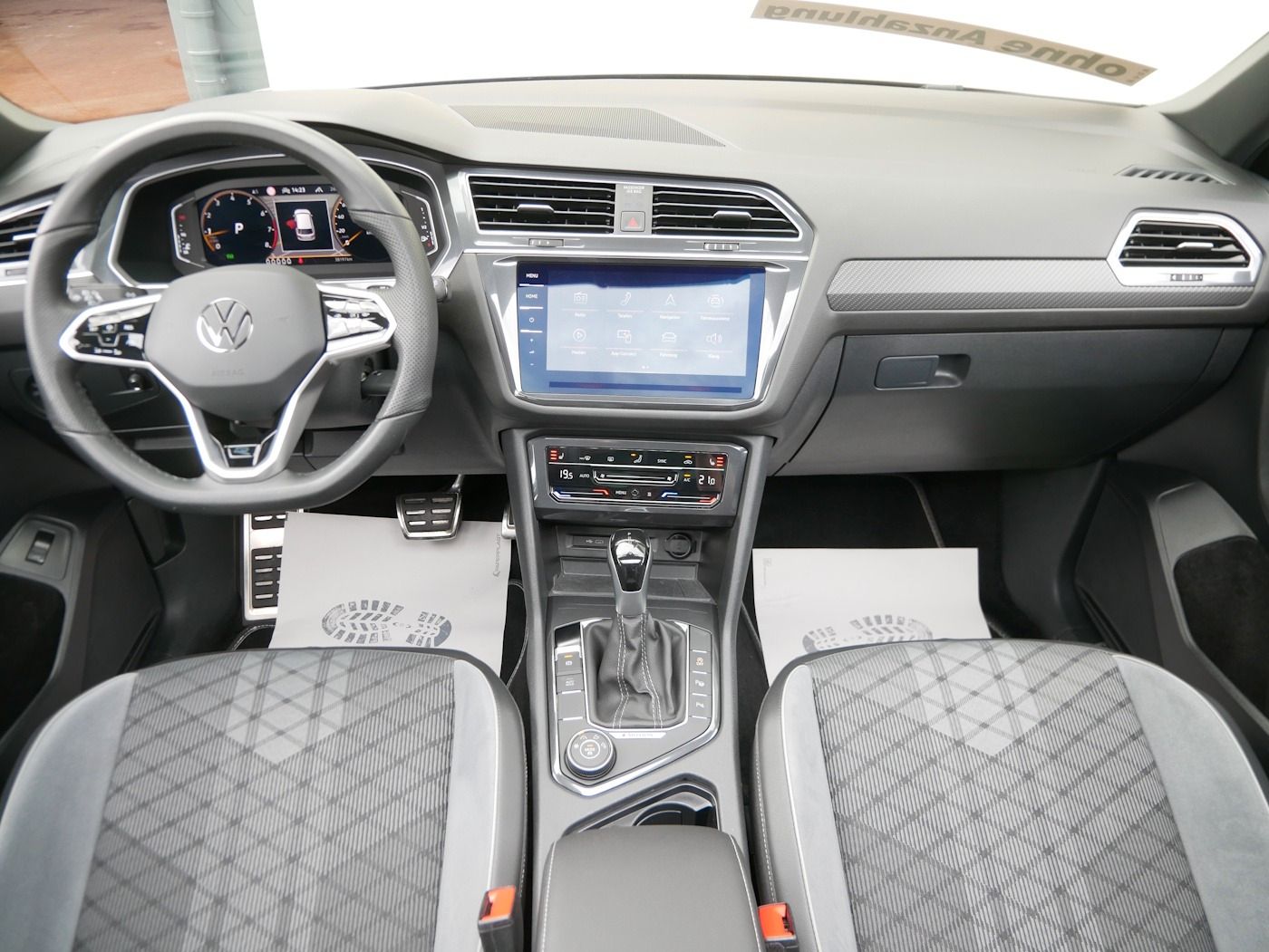 Fahrzeugabbildung Volkswagen Tiguan Allspace 2.0 4x4 R-Line NEU75T 7-Sitze AH