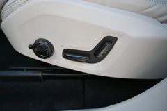 Fahrzeugabbildung Volvo XC60 B4 D AWD Ultimate Dark*STDHZG*360°*LUFT*