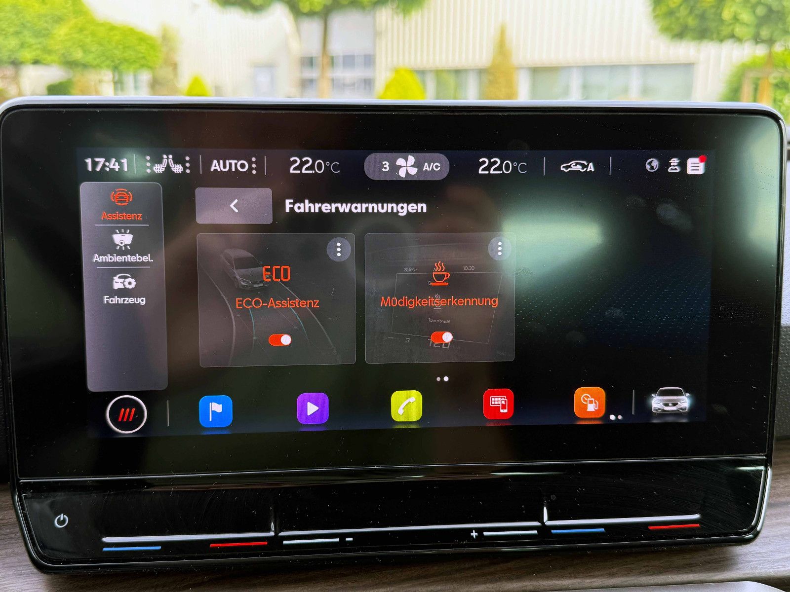 Fahrzeugabbildung SEAT Leon Xcellence 1.5TSI LED ACC KAM PDC AHK SHZ BT