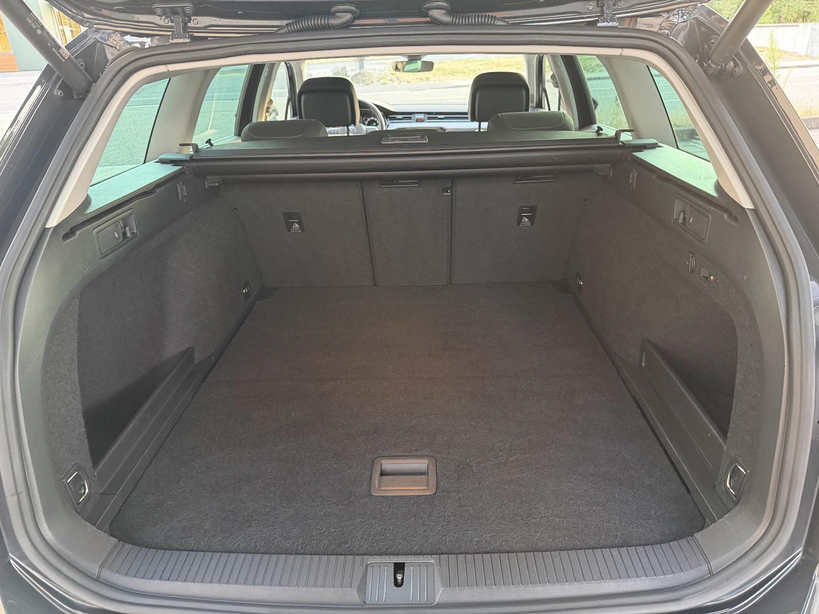 Volkswagen Passat LED Navi Massage AHK Kamera Alu, миниатюра 13