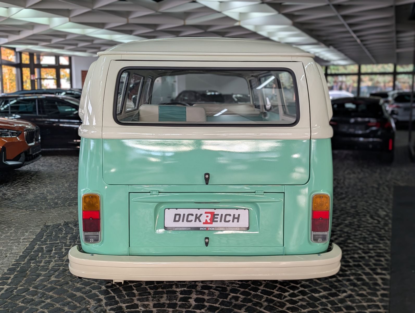 Fahrzeugabbildung Volkswagen T2 Fensterbus 9 Sitzer H-Zulassung frame off