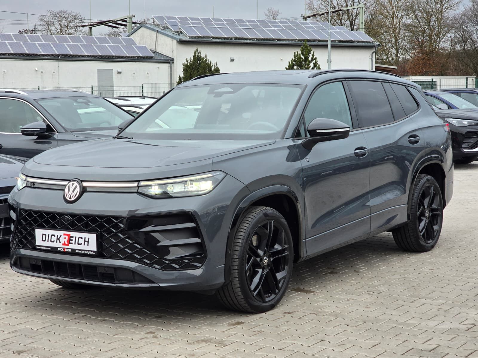 Fahrzeugabbildung Volkswagen Tayron 2.0 TDI 4M R-Line BLACK*7Si*MATRIX*PANO